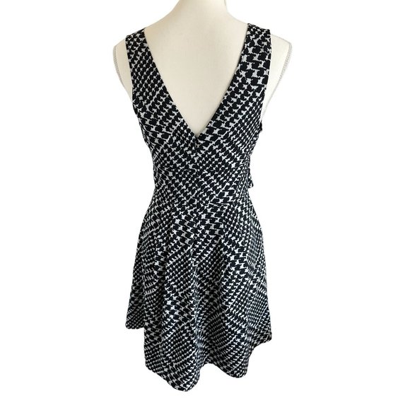 VICTORIAS SECRET Black White Plaid Waist Tie Dress Size 4 - Picture 2 of 5